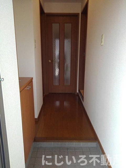 リヴィエールBの玄関