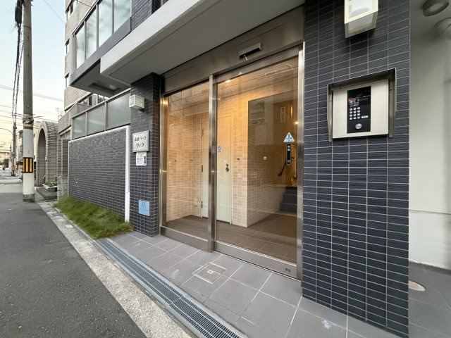 長居パークヴィラのエントランス