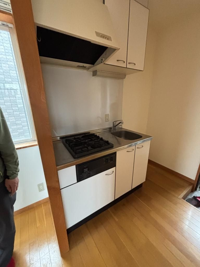 ＲＯＯＭＳ不動前のキッチン