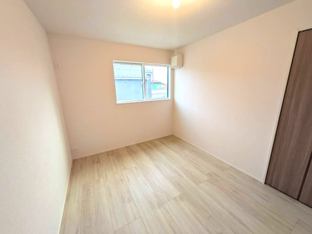 草加市苗塚町 新築分譲住宅 全16棟 の洋室