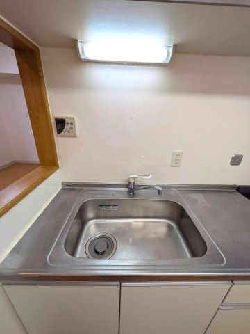 宝塚市南口２丁目のマンションのキッチン|シンクも広々です