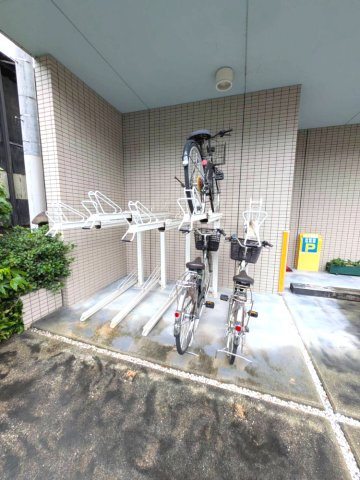 宝塚市南口２丁目のマンションのその他共用部分|駐輪場です
