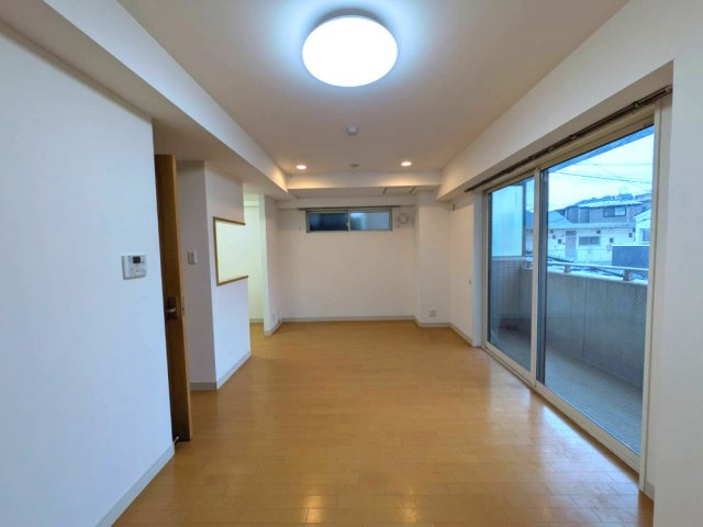 宝塚市南口２丁目のマンションの居間・リビング|ゆったりとしたリビングです