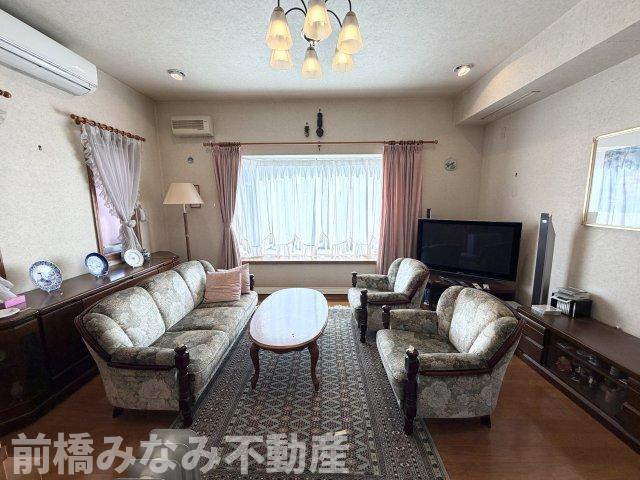 【中古】前橋市下大島町　３LDKの居間・リビング|おしゃれなリビングです。（残置物はお引渡し時までに撤去予定です）