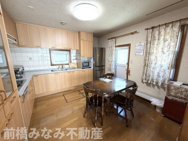 【中古】前橋市下大島町　３LDKの居間・リビング|おしゃれな居間です。（残置物はお引渡し時までに撤去予定です）