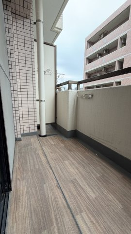 荒江四ツ角ビルのバルコニー