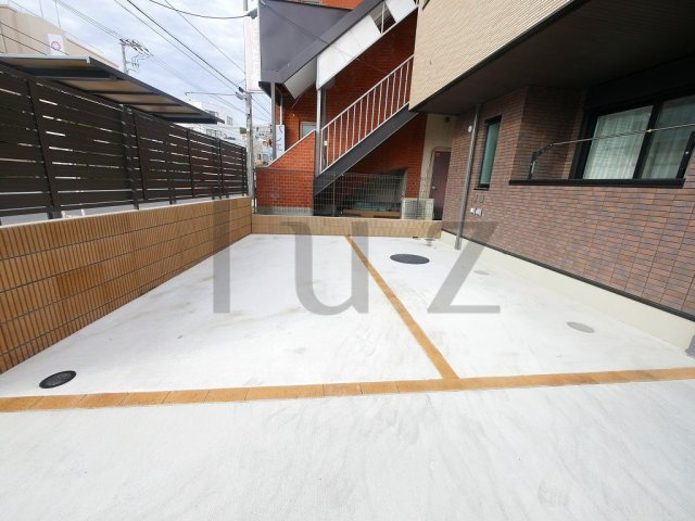 アベニールボナールの駐車場