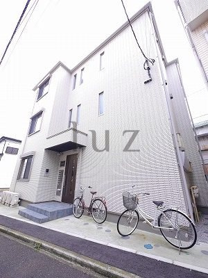 エセンシアデルリオの外観|2018年竣工のアパートです！