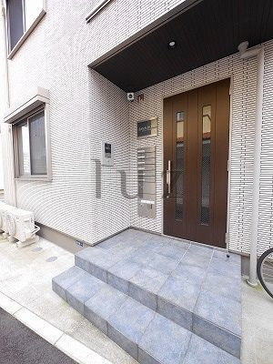 エセンシアデルリオのエントランス|スッキリしたエントランスです！