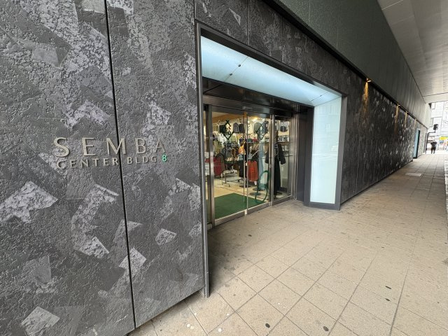 船場センタービル８号館のエントランス