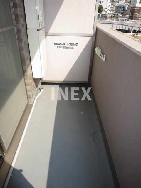 横浜市神奈川区松本町１丁目の賃貸マンションのバルコニー