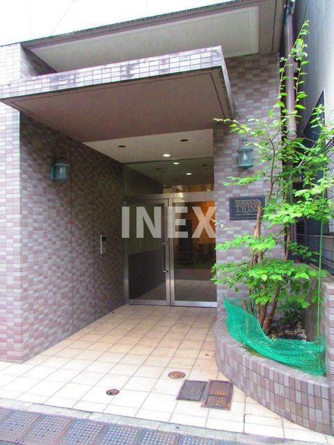横浜市神奈川区松本町１丁目の賃貸マンションのエントランス