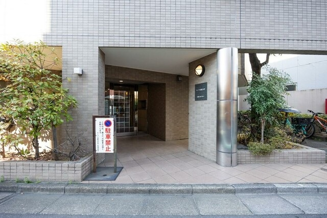 ルーブル都立大学のエントランス|毎日通るエントランスはこのようになっています