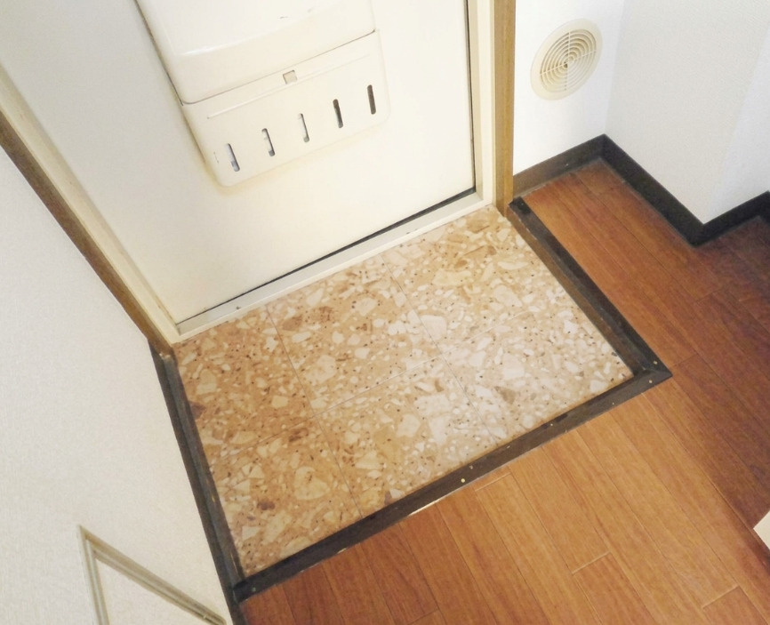 メゾン類光の玄関