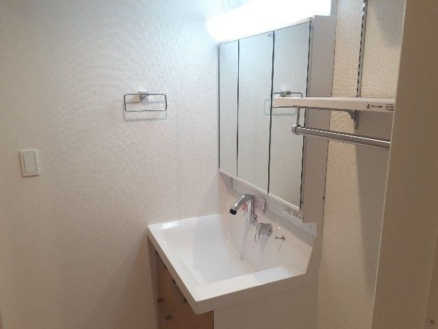 ローレルＷｅｓｔの洗面所|忙しい朝には欠かせない洗面所です