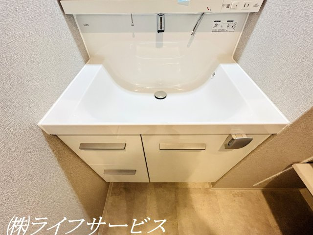 【洗面所】 | 新大阪第１グリーンマンション | 三面鏡シャワー付洗面化粧台