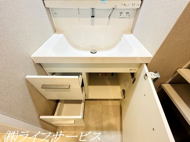 【洗面所】 | 新大阪第１グリーンマンション | 洗面化粧台／下部収納