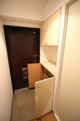 マンション白陽の玄関
