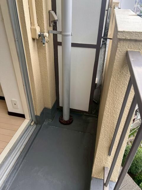 南浦和クイーンコーポＡ棟のバルコニー