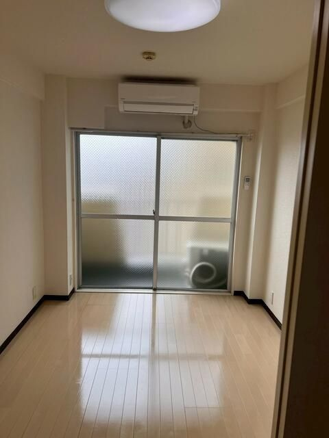 南浦和クイーンコーポＡ棟の居間・リビング