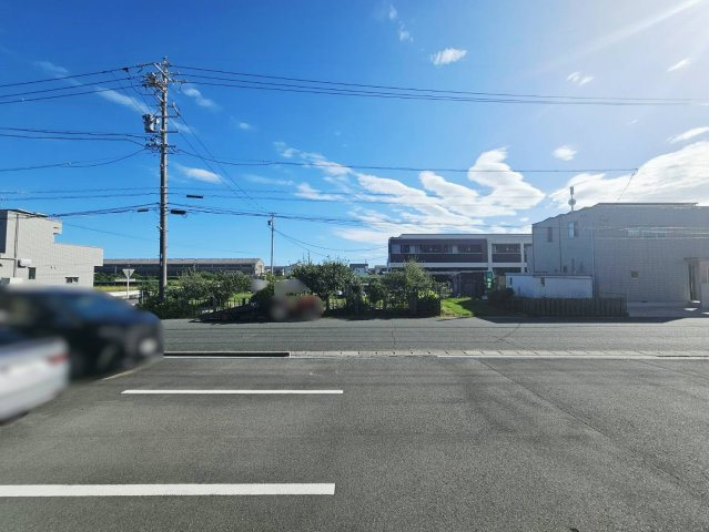 ＥＡＳＴ　ＷＯＯＤの駐車場