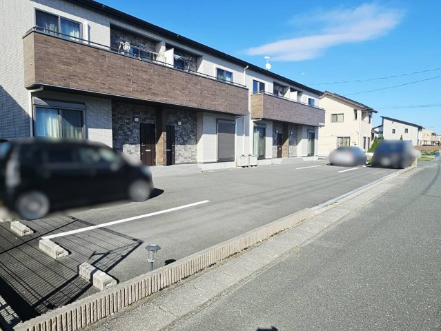 ＥＡＳＴ　ＷＯＯＤの駐車場
