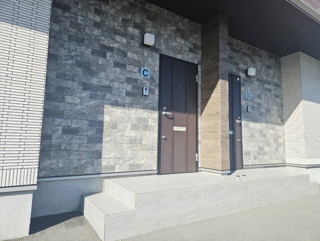 ＥＡＳＴ　ＷＯＯＤのエントランス