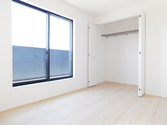 名古屋市北区東味鋺３丁目の新築一戸建の洋室|◇洋室◇　　明るい洋室６．０帖　全居室収納完備！　バルコニー付き♪