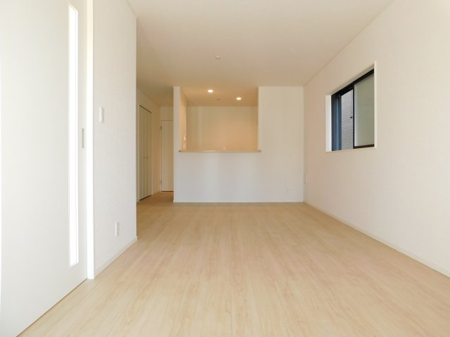 名古屋市北区東味鋺３丁目の新築一戸建の居間・リビング|◇リビング◇　　明るく広いリビング１８．０帖　収納３ヶ所完備！
