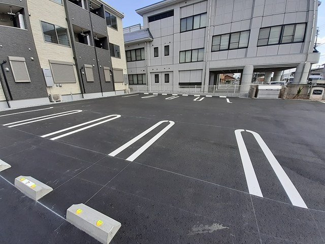 アクア　ソラスの駐車場