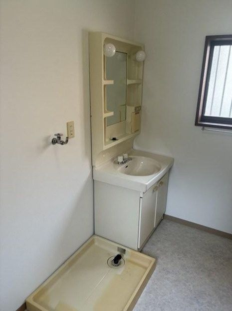 衣笠開キ町 中古戸建の独立洗面台