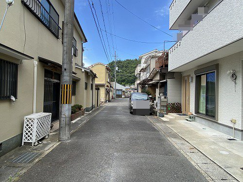 衣笠開キ町 中古戸建の前面道路含む現地写真
