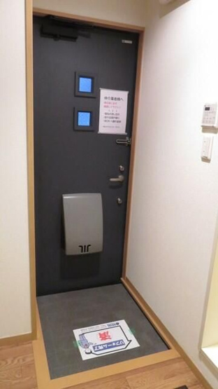 【玄関】 | リースランド十条 | 収納もある玄関です