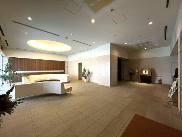 ステーションガーデンタワーのロビー