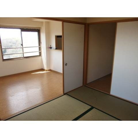 天神山マンションⅠ号館の居間・リビング