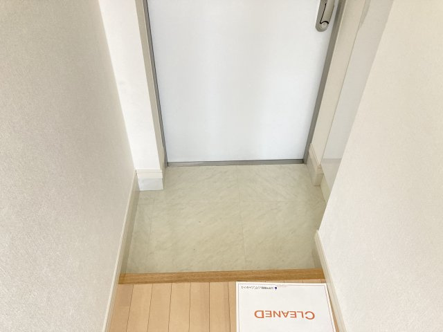 INSULAの玄関