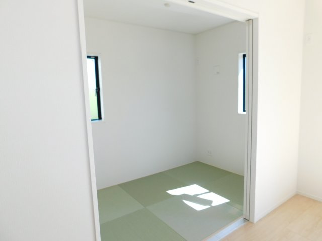 名古屋市北区東味鋺３丁目の新築一戸建の和室|◇洋風和室◇　　お子様の遊び場や来客時に客間として利用できます♪