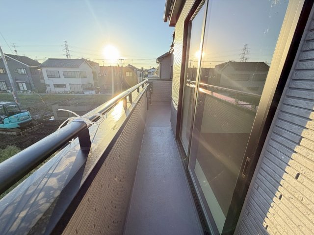 三郷市高州1丁目　新築戸建　全2棟　B号棟のバルコニー|南向きバルコニーにて陽当り良好