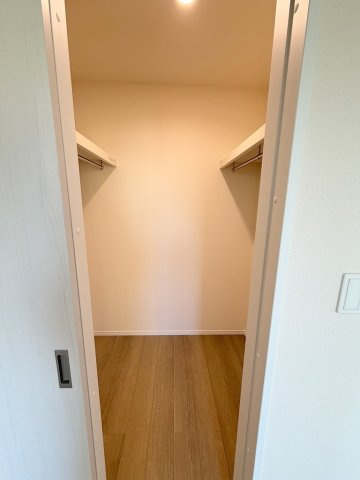 三郷市高州1丁目　新築戸建　全2棟　B号棟の収納|季節物の大物家電の収納にも便利なウォークインクローゼット