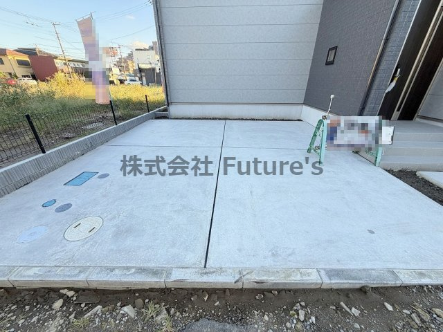 三郷市高州1丁目　新築戸建　全2棟　B号棟の駐車場|家族の車＋来客用にも便利な駐車スペース並列2台確保