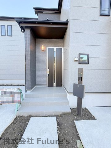 三郷市高州1丁目　新築戸建　全2棟　B号棟のエントランス|玄関アプローチの写真です