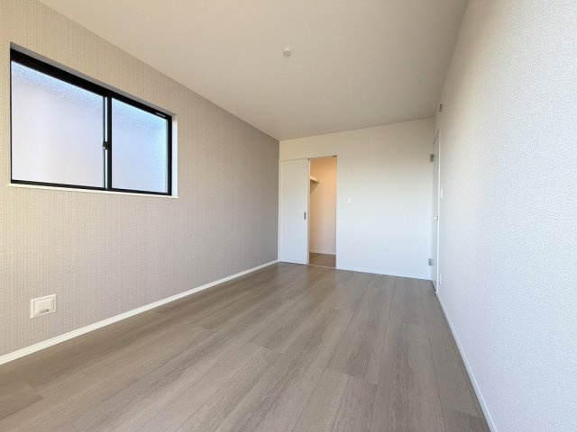 三郷市高州1丁目　新築戸建　全2棟　B号棟の洋室|WICが付いた主寝室7.5帖