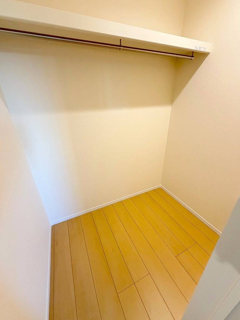 三郷市高州1丁目　新築戸建　全2棟　A号棟の収納|季節物の大物家電の収納にも便利な2Fホールのウォークインクローゼット