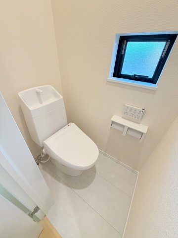 三郷市高州1丁目　新築戸建　全2棟　A号棟のトイレ|2階のトイレです
