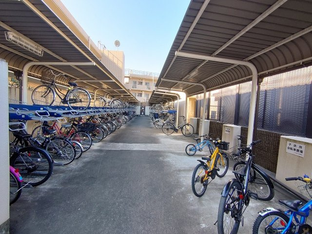 コスモ狭山ヶ丘の駐輪場