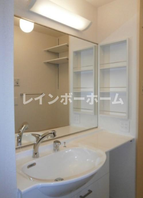 和光市下新倉２丁目のアパートの洗面所