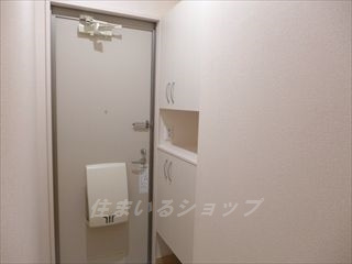 ダン・ルミエールの玄関