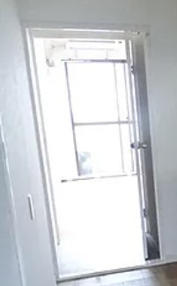 西川ビルの玄関