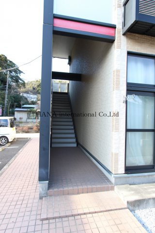 レオパレスクイーンハイムのエントランス|クイーンハイム