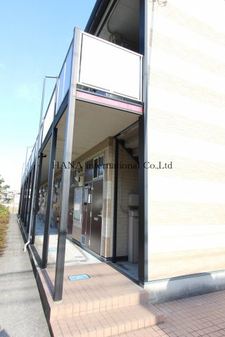 レオパレスクイーンハイムのエントランス